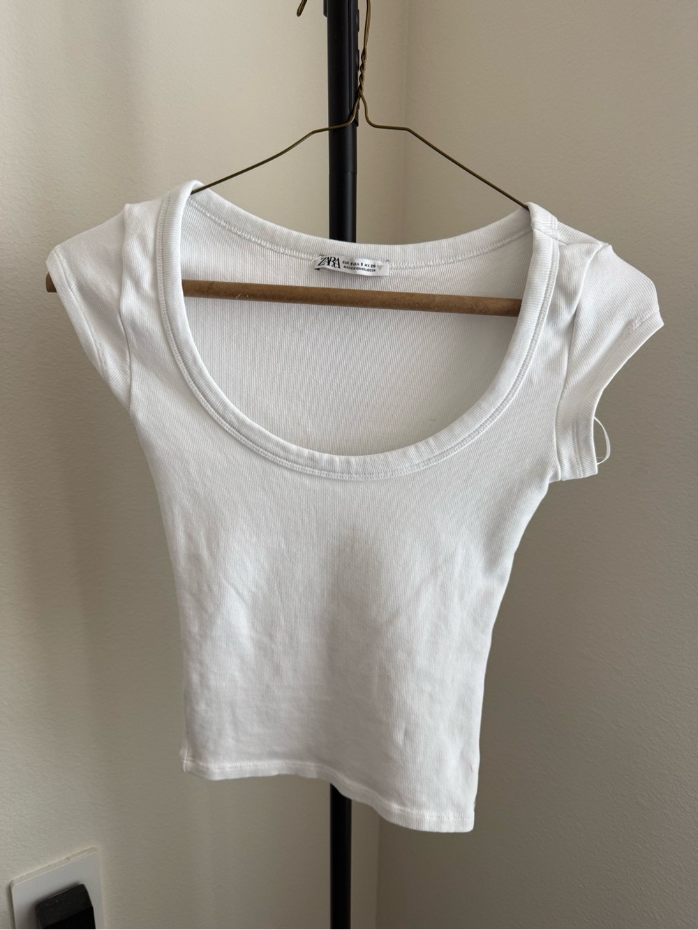 Zara White Scoop Neck Cap Sleeve Tee